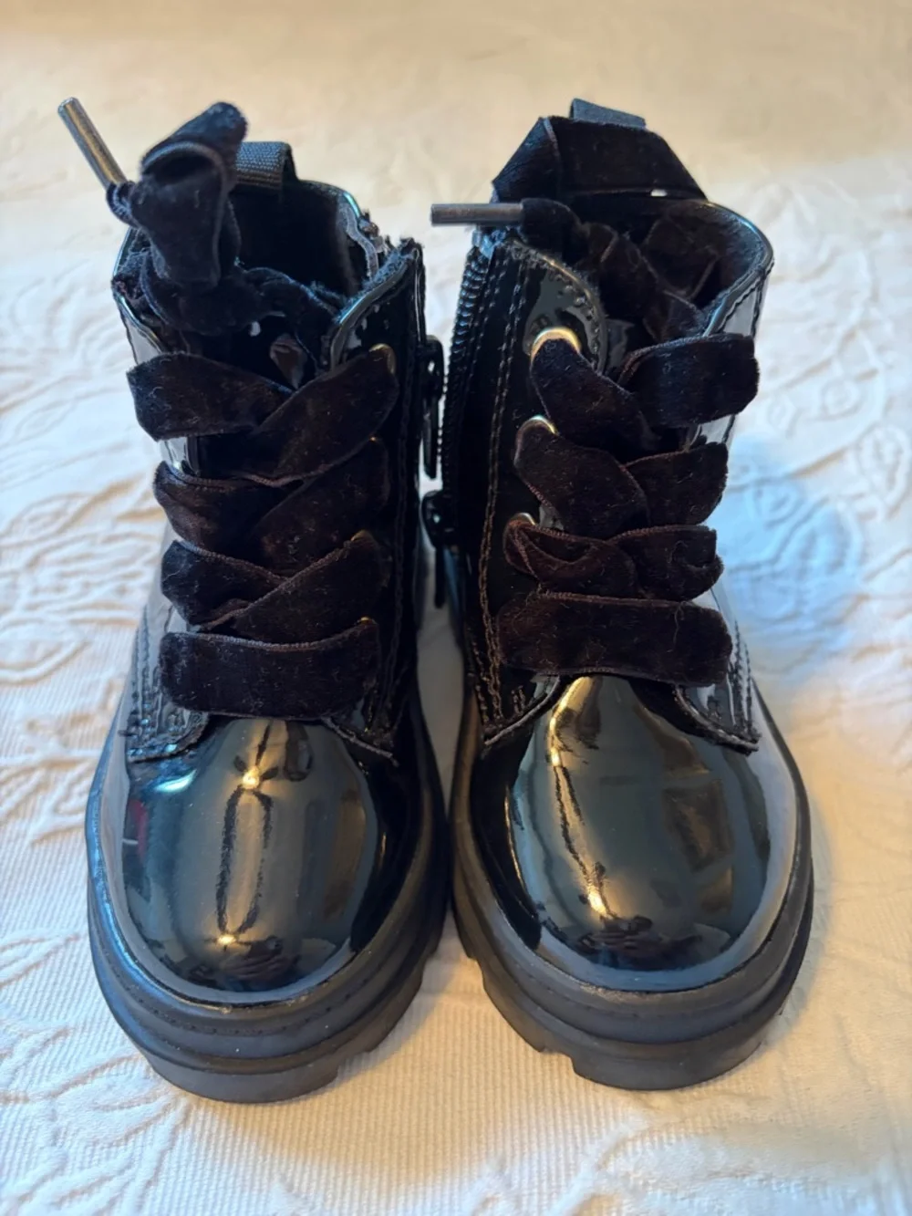 H&m girls toddler 5.5 like new Black Patent Chunky Lace-Up Ankle Boots